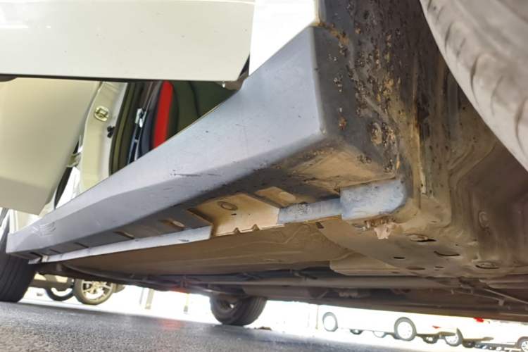 Used Venucia D60 2019 1.6L XL Manual SmartConnect Elite Edition Right Side Sill