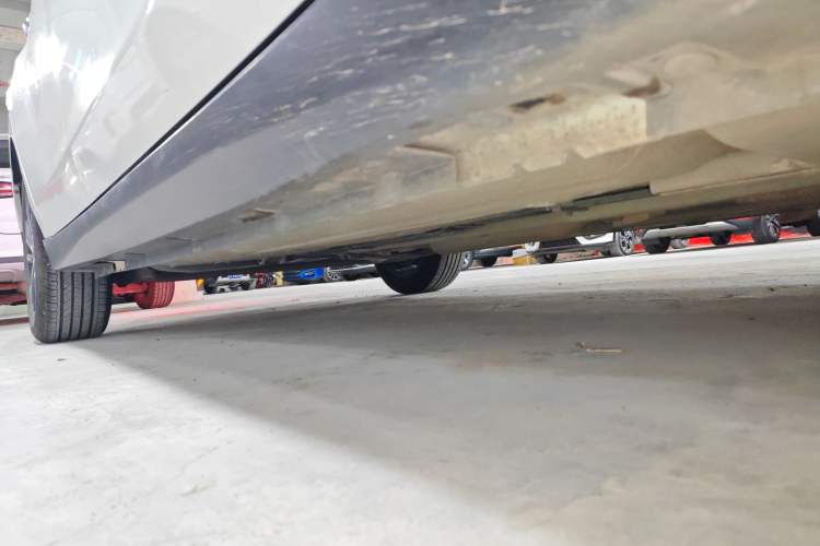 Used Venucia D60 2019 1.6L XL CVT Smart Connect Elite Edition Right Side Sill