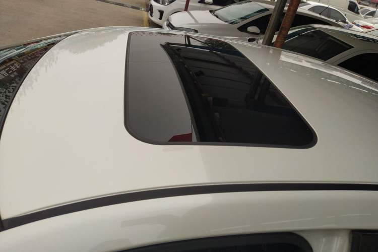 Used Venucia D60 2019 1.6L XL Manual SmartConnect Elite Edition Roof