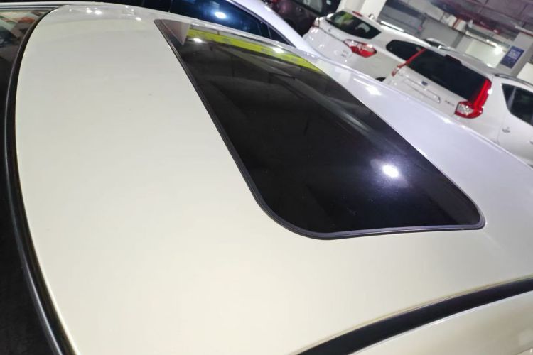 Used Venucia D60 2019 1.6L XL CVT Smart Connect Elite Edition Roof