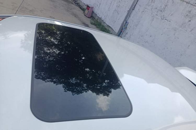 Used Venucia D60 2019 100 000 Honor 1.6L XL CVT Chenku Edition China VI Standard Roof