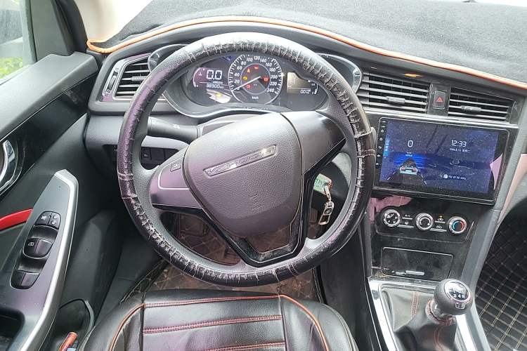 Used Venucia D60 2019 100 000-Yuan Glory 1.6L XE Manual – Chenxiang Edition China VI Steering Wheel