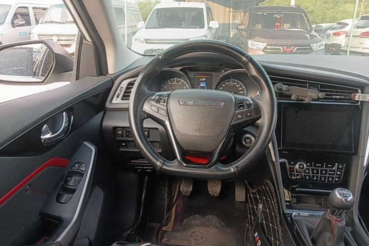Used Venucia D60 2019 100 000 Glory 1.6L XL Manual Chenku Edition China VI Steering Wheel