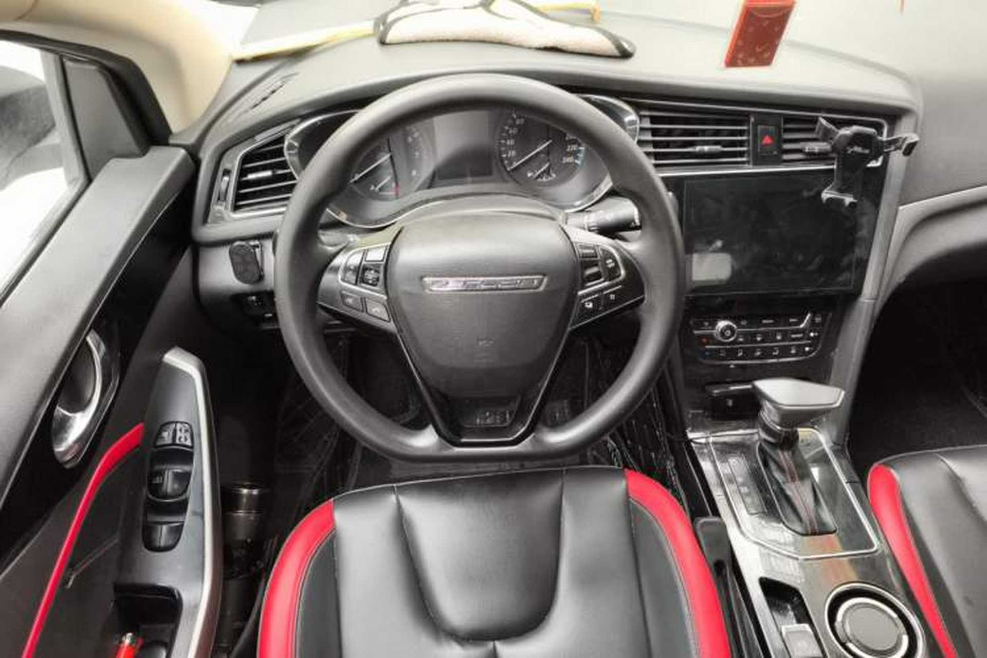 Used Venucia D60 2019 100 000 Honor 1.6L XL CVT Chenku Edition China VI Standard Steering Wheel