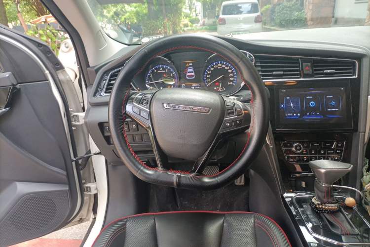Used Venucia D60 2019 1.6L XV CVT Smart Connect Luxury Edition Steering Wheel