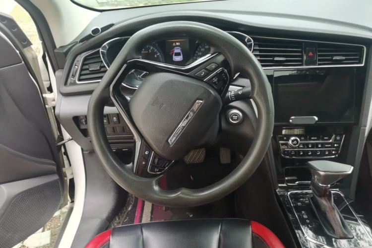 Used Venucia D60 2019 100 000 Honor 1.6L XL CVT Chenku Edition China VI Standard Steering Wheel