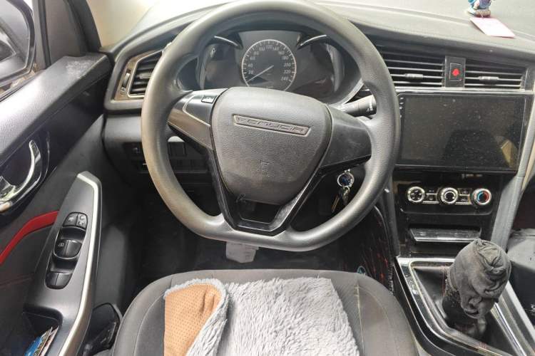 Used Venucia D60 2019 100 000-Yuan Glory 1.6L Entry Manual ChenShang Edition China V Standard Steering Wheel