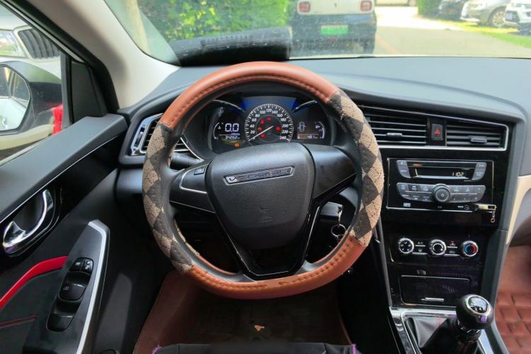 Used Venucia D60 2019 100 000 Glory 1.6L Entry Manual ChenShang Edition China VI Steering Wheel