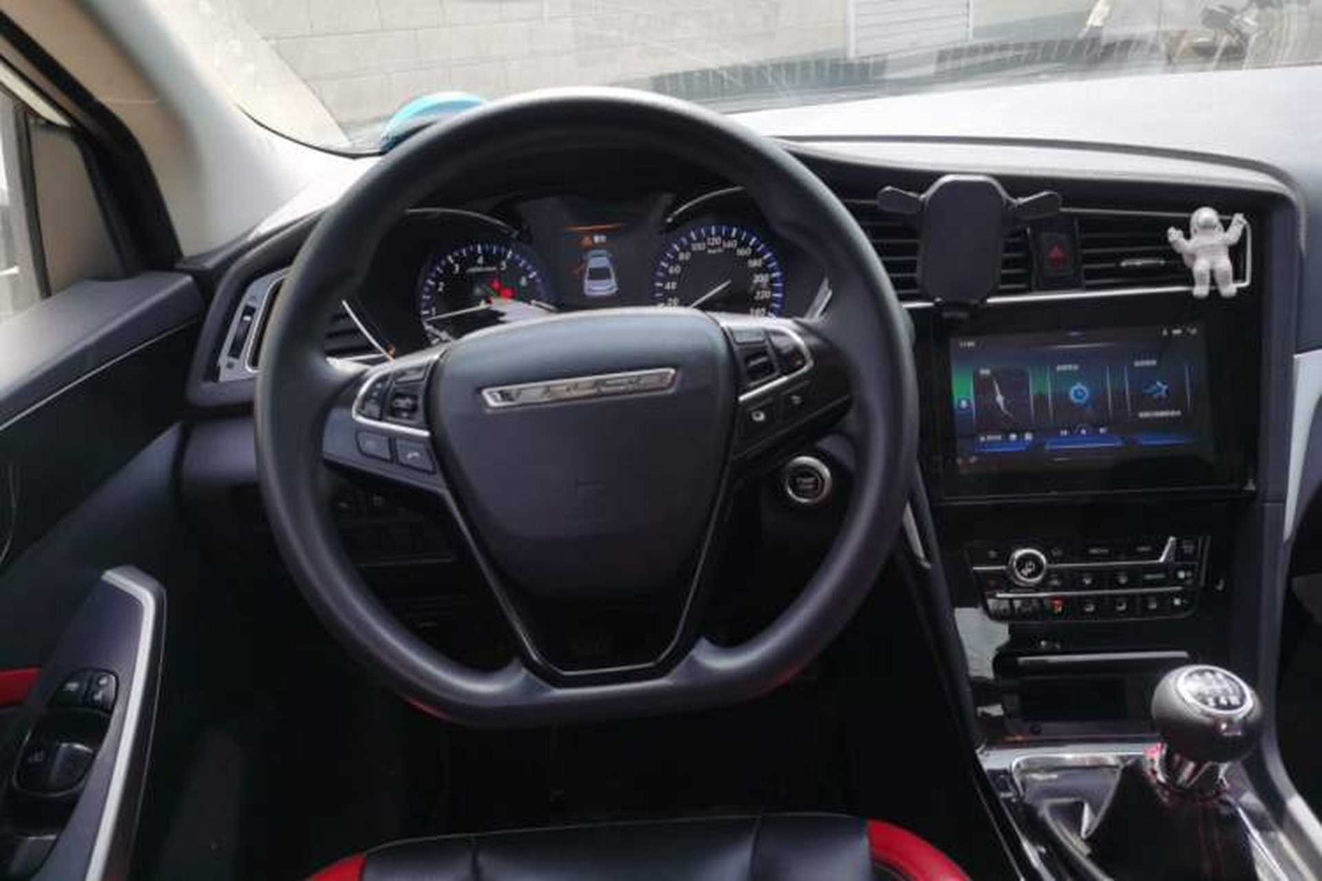 Used Venucia D60 2019 100 000 Glory 1.6L XL Manual Chenku Edition China VI Steering Wheel