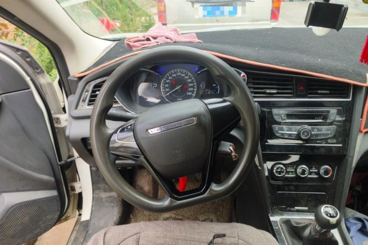 Used Venucia D60 2019 100 000 Glory 1.6L Entry Manual ChenShang Edition China VI Steering Wheel
