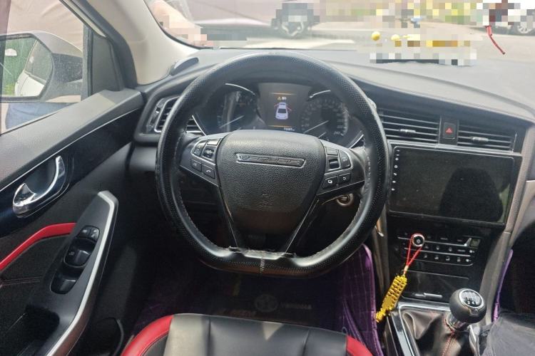 Used Venucia D60 2019 100 000 Glory 1.6L XL Manual Chenku Edition China VI Steering Wheel