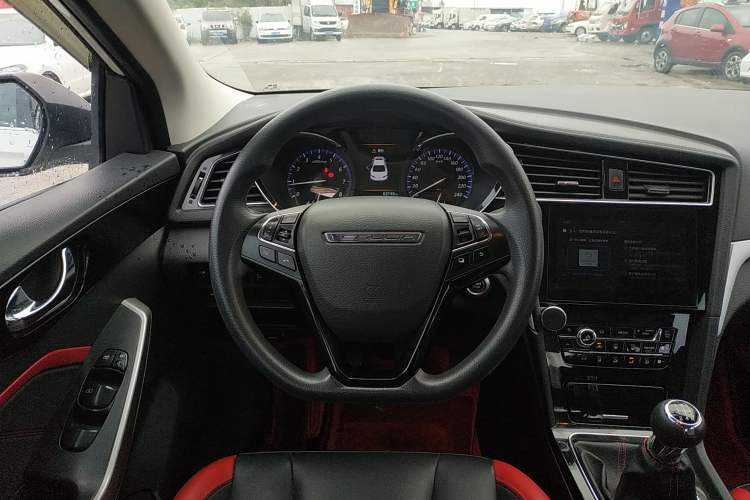 Used Venucia D60 2019 100 000 Glory 1.6L XL Manual Chenku Edition China VI Steering Wheel