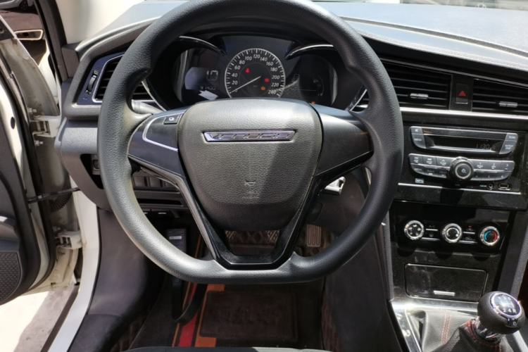 Used Venucia D60 2019 100 000 Glory 1.6L Entry Manual ChenShang Edition China VI Steering Wheel