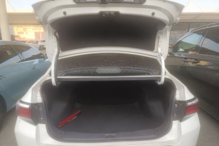 Used Venucia D60 2019 100 000 Honor 1.6L XL CVT Chenku Edition China VI Standard Trunk