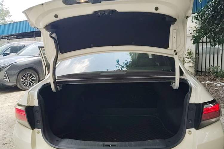 Used Venucia D60 2019 100 000 Honor 1.6L XL CVT Chenku Edition China VI Standard Trunk