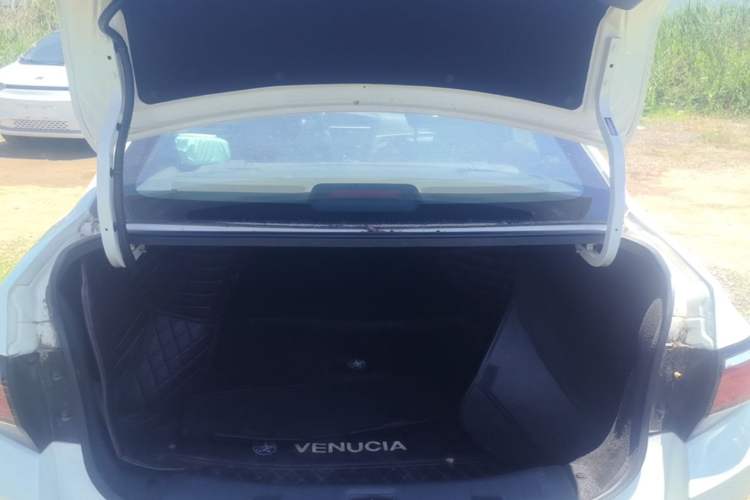 Used Venucia D60 2019 100 000 Honor 1.6L XL CVT Chenku Edition China VI Standard Trunk