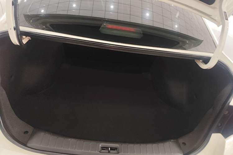 Used Venucia D60 2019 1.6L XL CVT Smart Connect Elite Edition Trunk