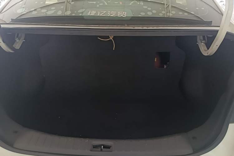 Used Venucia D60 2019 100 000 Honor 1.6L XL CVT Chenku Edition China V Standard Trunk