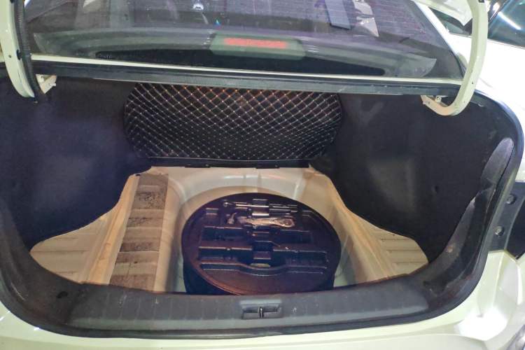 Used Venucia D60 2019 1.6L XL CVT Smart Connect Elite Edition Trunk