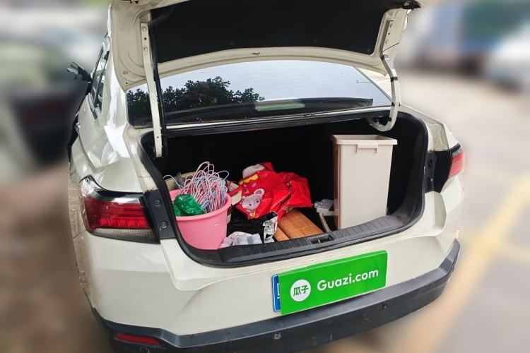 Used Venucia D60 2019 100 000-Yuan Glory 1.6L Entry Manual ChenShang Edition China V Standard Trunk