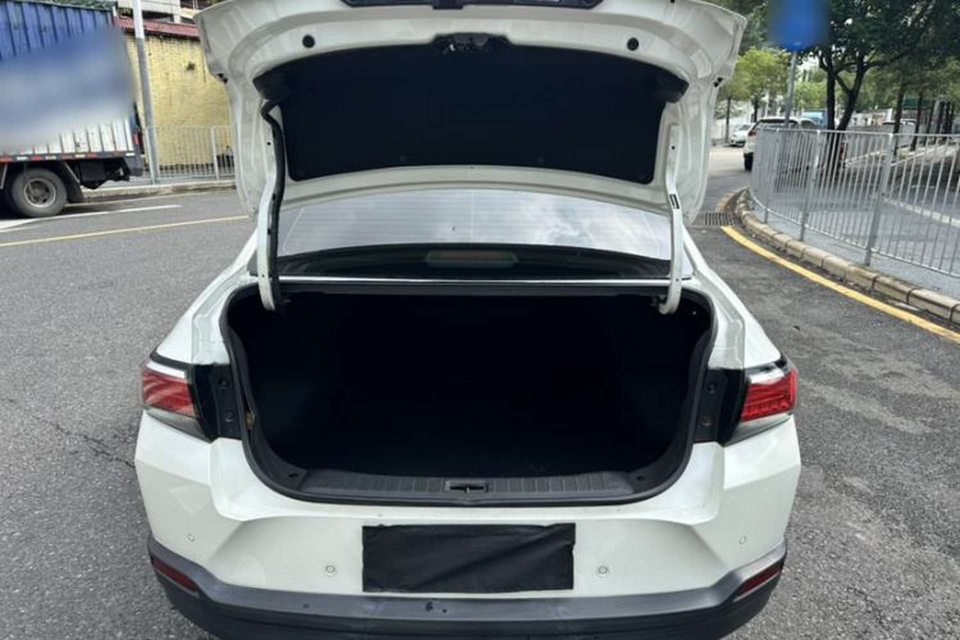 Used Venucia D60 2019 1.6L XL CVT Smart Connect Elite Edition Trunk