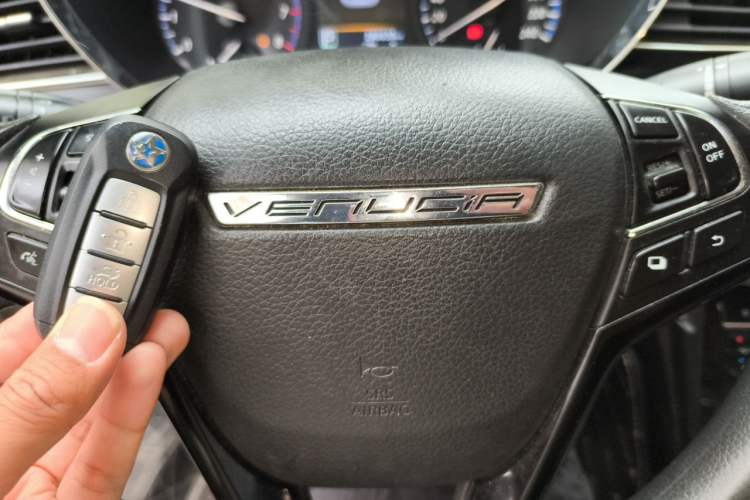 Used Venucia D60 2019 100 000 Honor 1.6L XL CVT Chenku Edition China VI Standard Vehicle Key