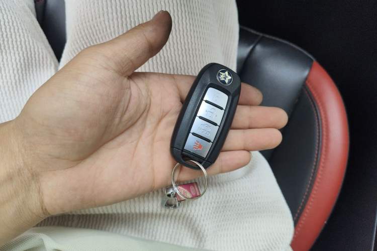 Used Venucia D60 2019 100 000 Honor 1.6L XL CVT Chenku Edition China VI Standard Vehicle Key