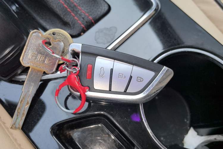 Used Venucia D60 2019 100 000 Honor 1.6L XL CVT Chenku Edition China VI Standard Vehicle Key