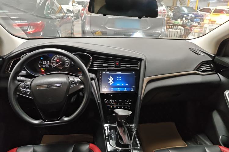 Used Venucia D60 2020 1.6L XL CVT Enjoyment Edition Center Console