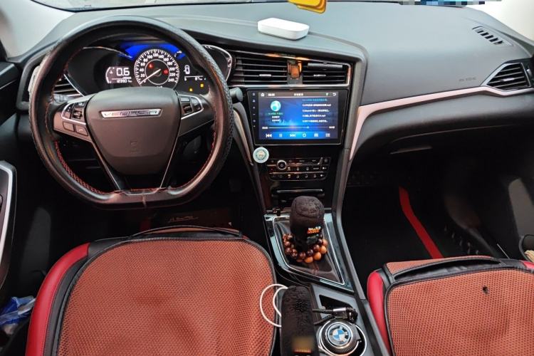 Used Venucia D60 2020 1.6L XL Manual Enjoyment Edition Center Console