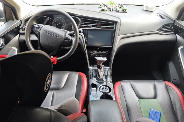 Used Venucia D60 2020 1.6L XL CVT Enjoyment Edition Center Console