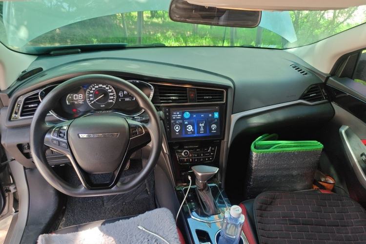 Used Venucia D60 2020 1.6L XL CVT Enjoyment Edition Center Console