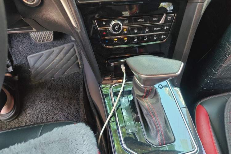 Used Venucia D60 2020 1.6L XL CVT Enjoyment Edition Gear Lever