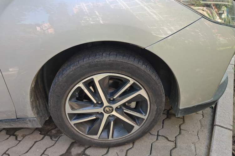 Used Venucia D60 2020 1.6L XL CVT Enjoyment Edition Right Front Wheel Hub