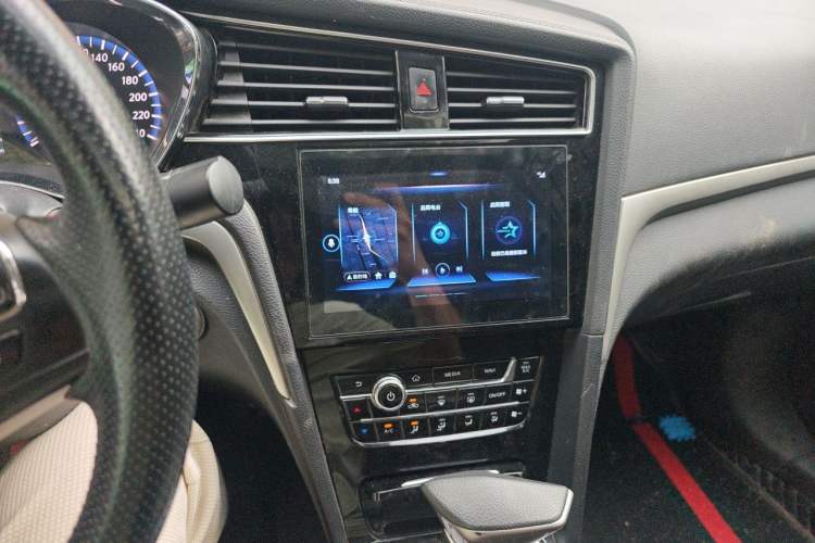 Used Venucia D60 2020 1.6L XL CVT Enjoyment Edition Audio And AC Panel