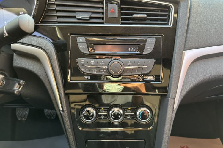 Used Venucia D60 2020 1.6L Entry Manual Comfort Edition Audio And AC Panel