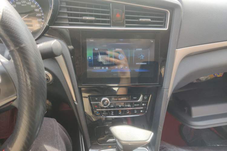 Used Venucia D60 2020 1.6L XL CVT Enjoyment Edition Audio And AC Panel