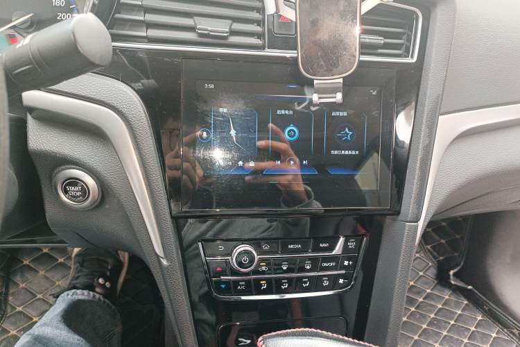Used Venucia D60 2020 1.6L XL CVT Enjoyment Edition Audio And AC Panel