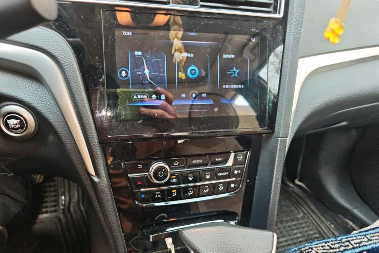 Used Venucia D60 2020 1.6L XL CVT Enjoyment Edition Audio And AC Panel