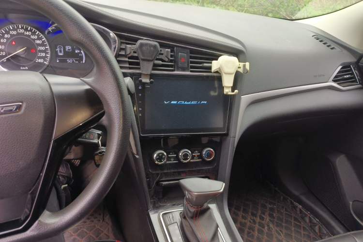 Used Venucia D60 2020 1.6L XE CVT Enjoyment Edition Audio And AC Panel