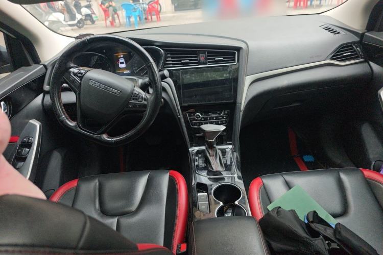 Used Venucia D60 2020 1.6L XL CVT Enjoyment Edition Center Console