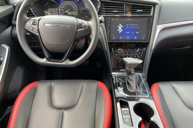 Used Venucia D60 2020 1.6L XL CVT Enjoyment Edition Center Console
