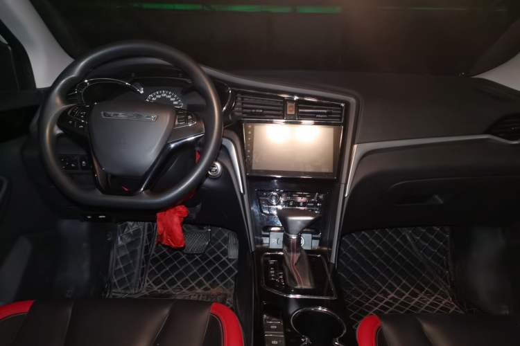 Used Venucia D60 2020 1.6L XL CVT Enjoyment Edition Center Console
