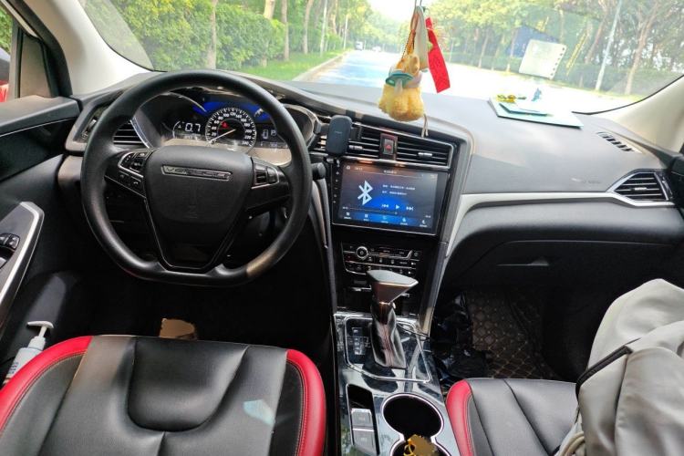 Used Venucia D60 2020 1.6L XL CVT Enjoyment Edition Center Console