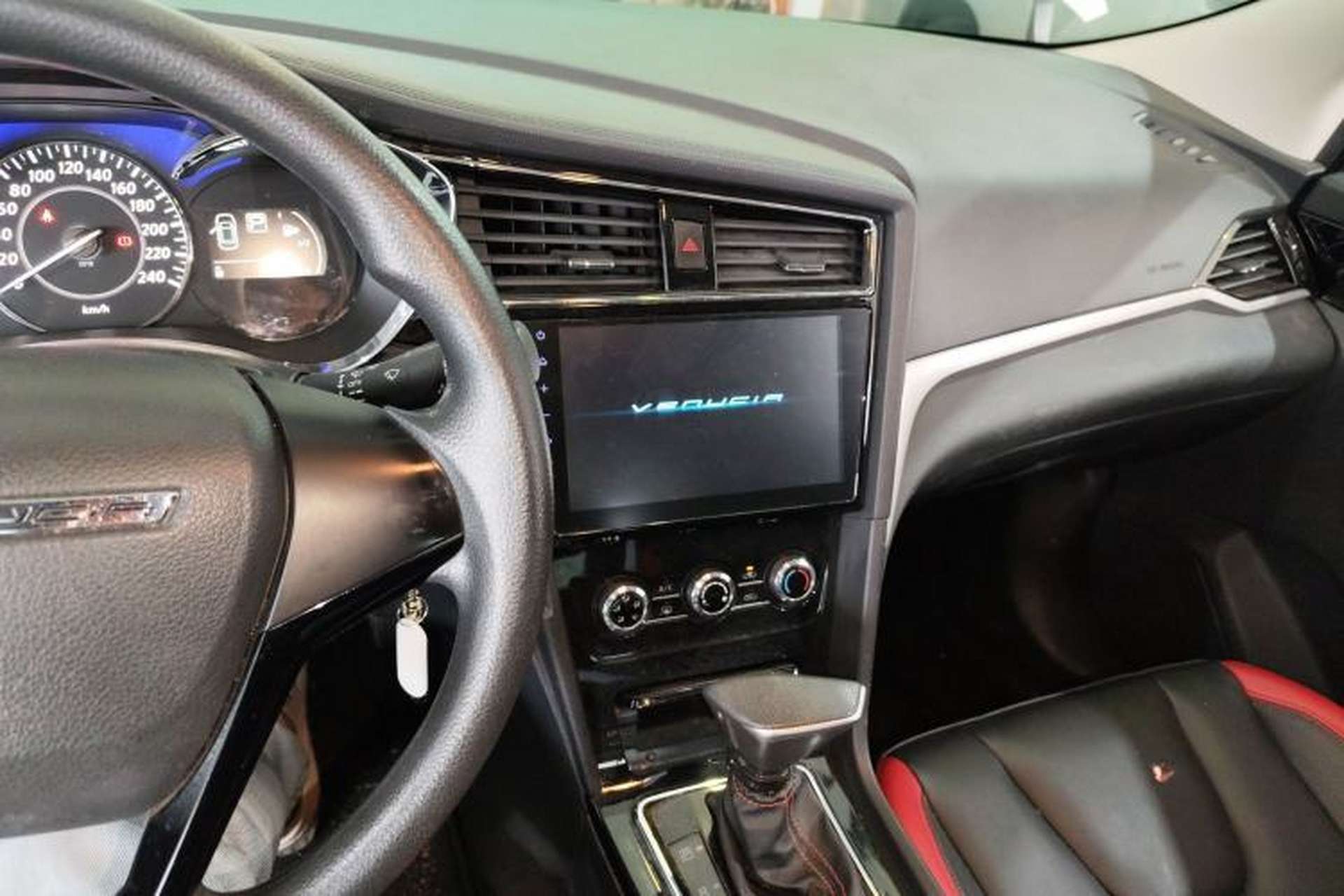 Used Venucia D60 2020 1.6L XE CVT Enjoyment Edition Center Console