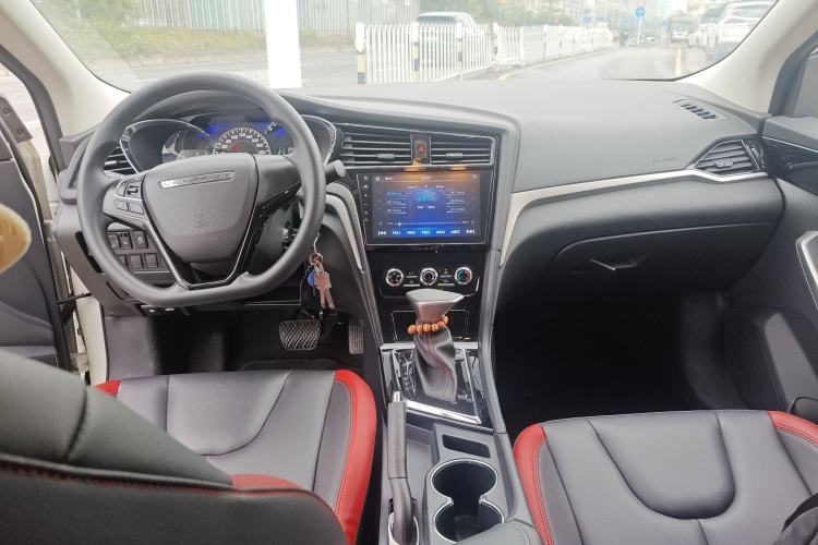 Used Venucia D60 2020 1.6L XE CVT Enjoyment Edition Center Console