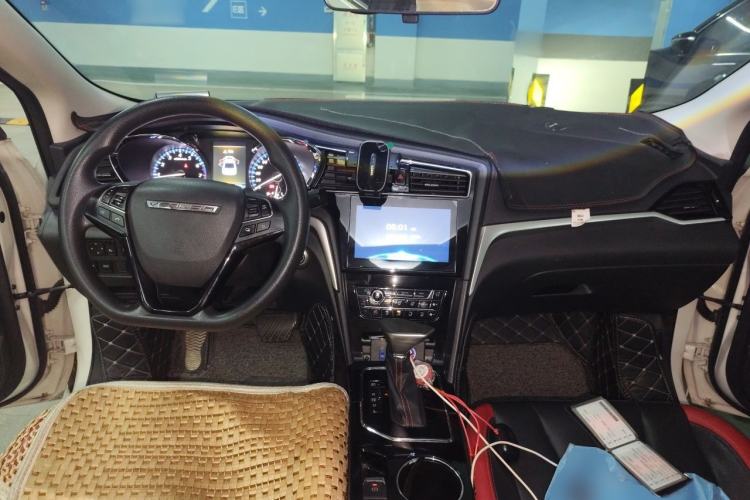 Used Venucia D60 2020 1.6L XL CVT Enjoyment Edition Center Console