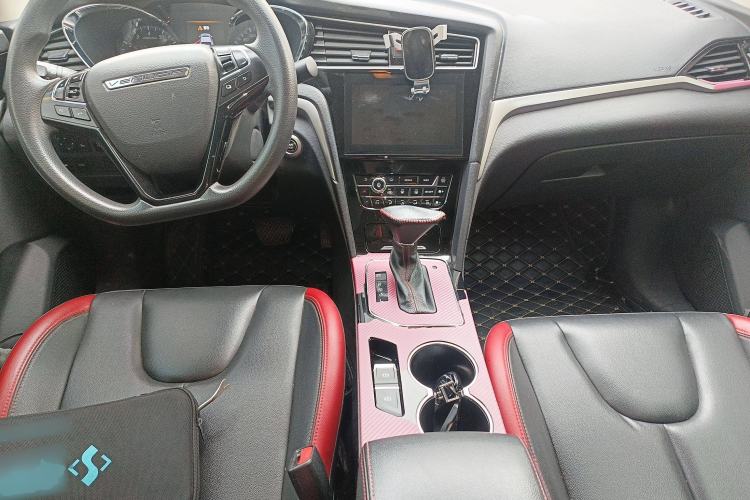 Used Venucia D60 2020 1.6L XL CVT Enjoyment Edition Center Console