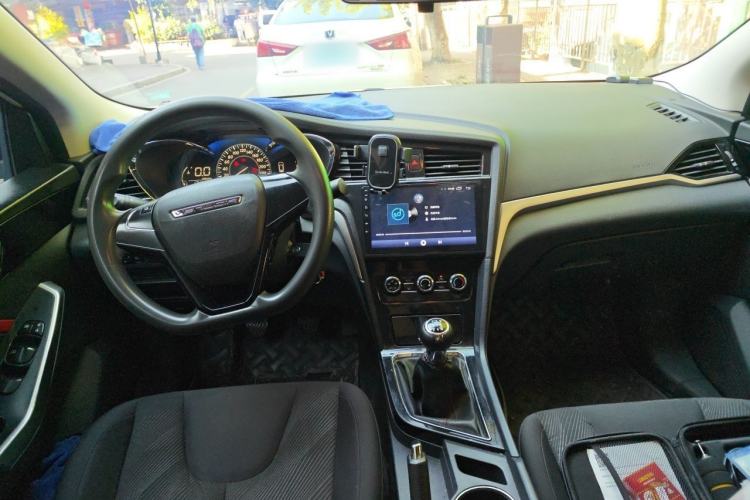Used Venucia D60 2020 1.6L Entry Manual Comfort Edition Center Console