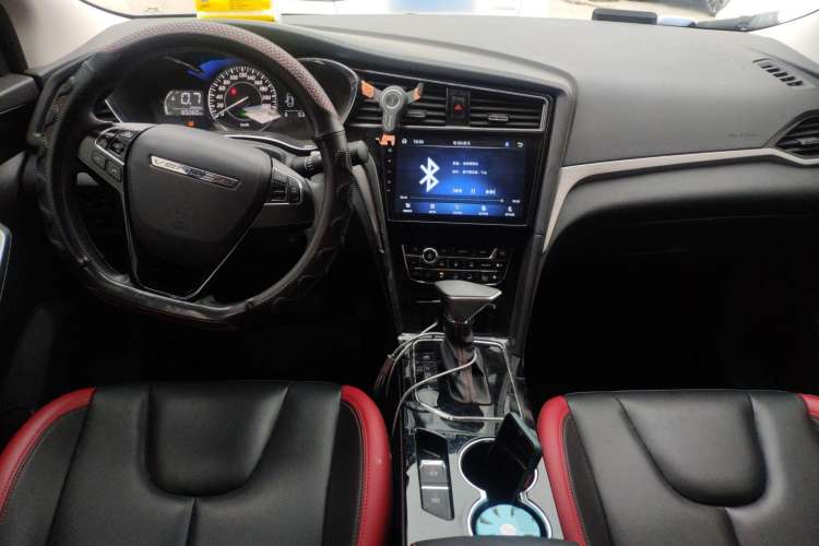 Used Venucia D60 2020 1.6L XL CVT Enjoyment Edition Center Console
